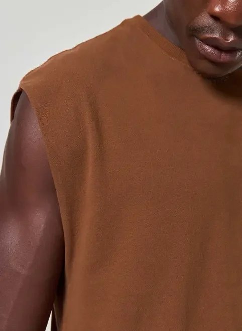 regata em malha cortada a fio regata em malha cortada a fio