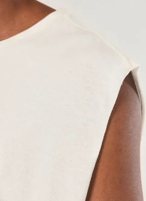 regata em malha cortada a fio regata em malha cortada a fio