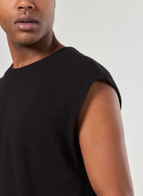 regata em malha cortada a fio regata em malha cortada a fio