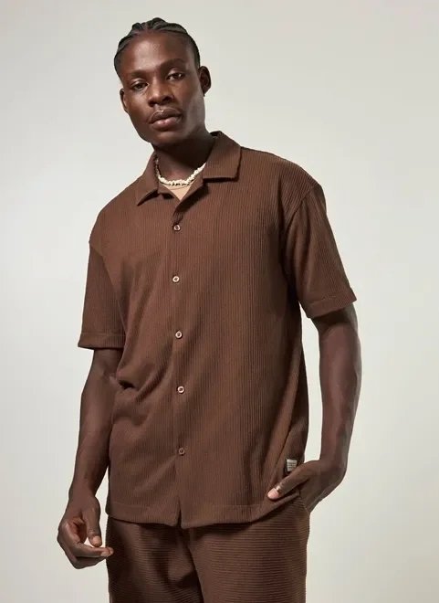 camisa com textura canelada camisa com textura canelada