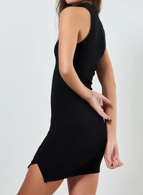 vestido tubinho com fenda e golinha vestido tubinho com fenda e golinha