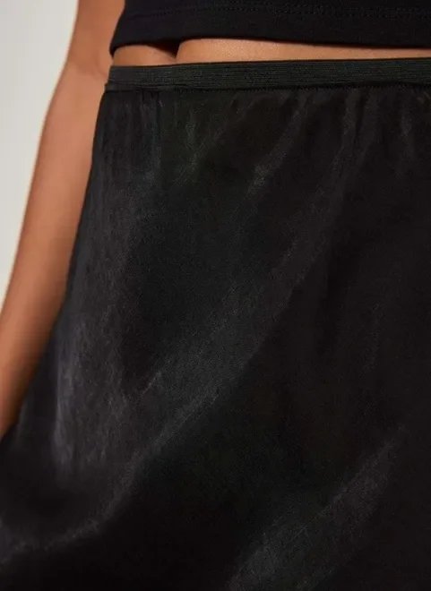 saia longa em cetim preto saia longa em cetim preto