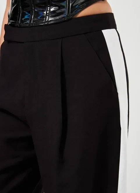 calça alfaiataria preta com listra lateral calça alfaiataria preta com listra lateral