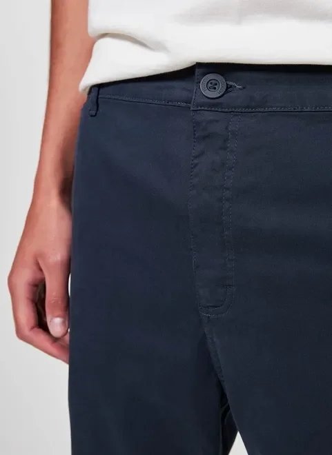 calça chino em sarja azul marinho calça chino em sarja azul marinho
