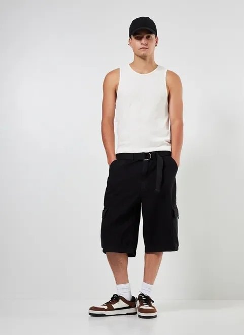 bermudão em sarja preta cargo bermudão em sarja preta cargo