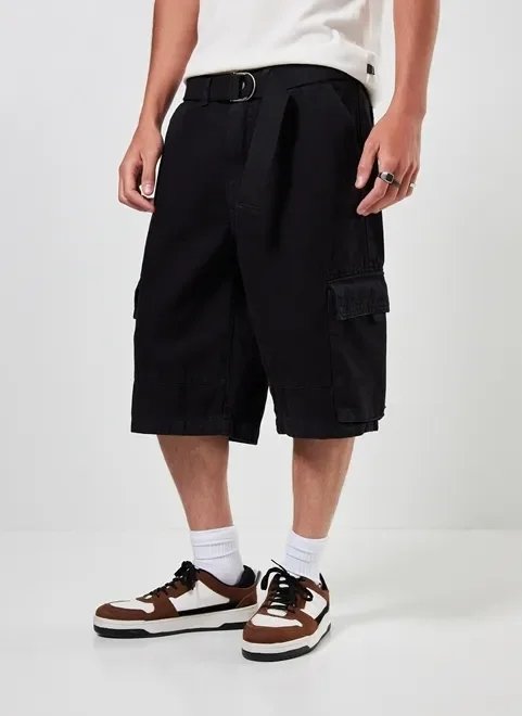 bermudão em sarja preta cargo bermudão em sarja preta cargo