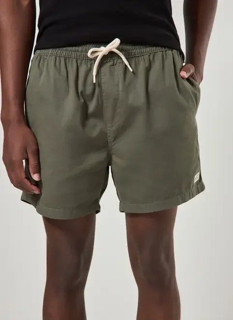 bermuda short em sarja verde militar bermuda short em sarja verde militar
