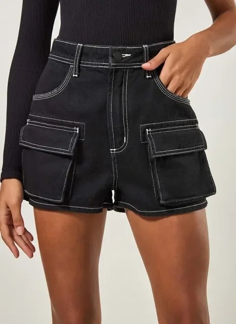 short jeans preto cargo com costuras short jeans preto cargo com costuras