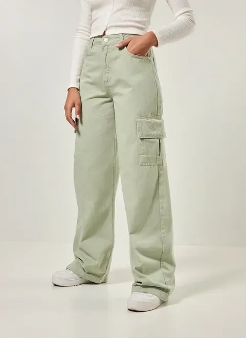 calça wide leg cargo sarja verde seco calça wide leg cargo sarja verde seco