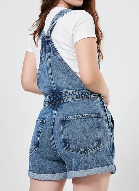 macacão jeans curto macacão jeans curto