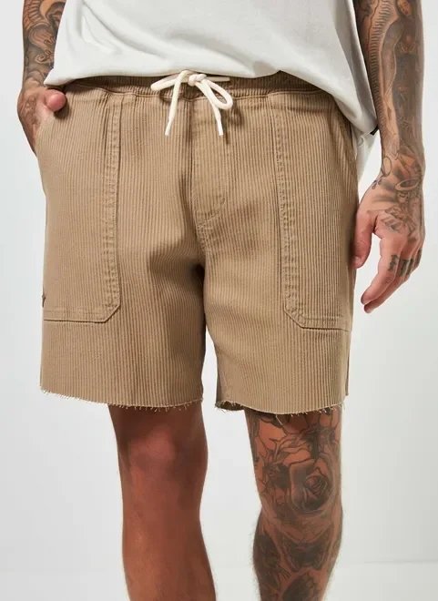 bermuda em sarja canelada caqui bermuda em sarja canelada caqui