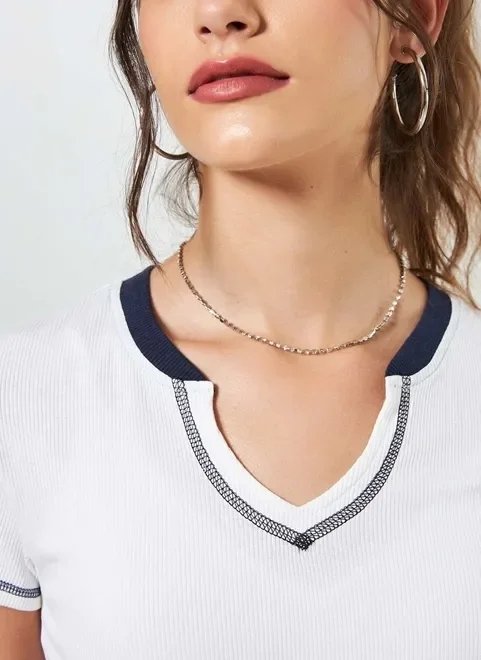 blusa cropped off-white com marinho blusa cropped off-white com marinho