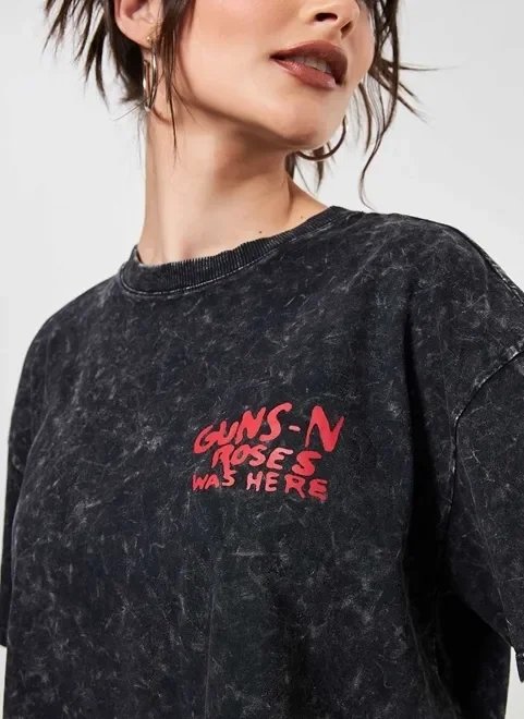 camiseta cropped marmorizada guns n roses camiseta cropped marmorizada guns n roses