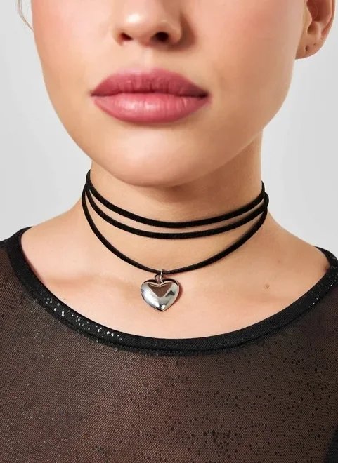 colar de cordão preto com coração colar de cordão preto com coração