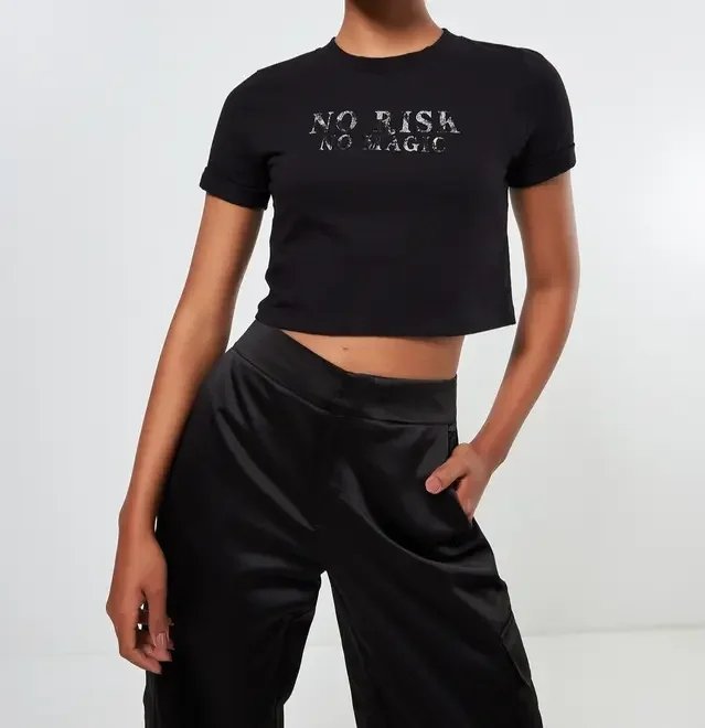 blusa cropped escrito marmorizado com brilho blusa cropped escrito marmorizado com brilho