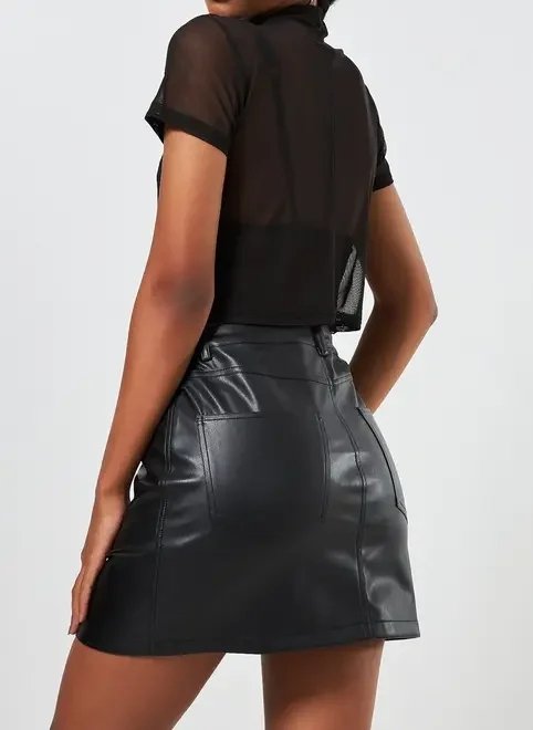blusa cropped de tule preta costuras blusa cropped de tule preta costuras