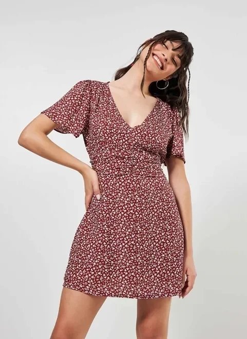 vestido macaquinho vermelho com florzinhas vestido macaquinho vermelho com florzinhas