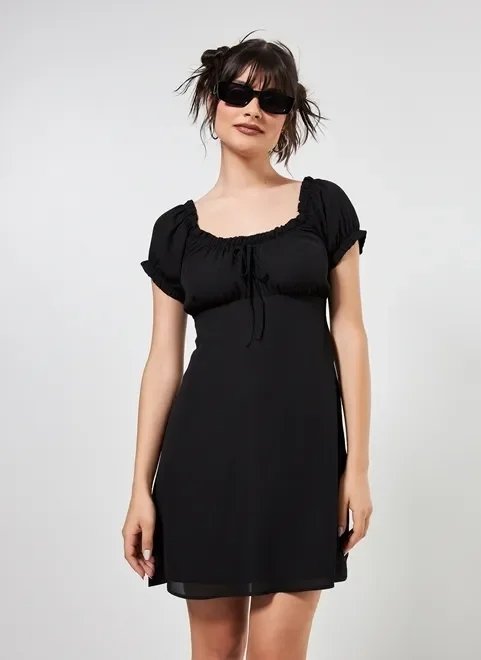 vestido romântico em chiffon preto vestido romântico em chiffon preto