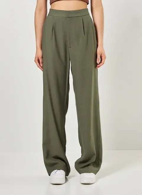 calça de alfaiataria verde militar calça de alfaiataria verde militar