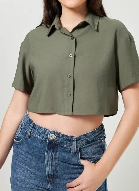 camisa cropped manga curta verde militar camisa cropped manga curta verde militar