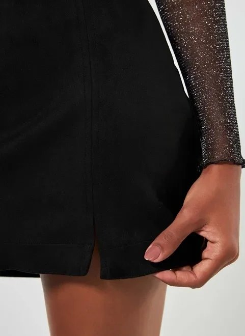 saia curta preta em suede saia curta preta em suede