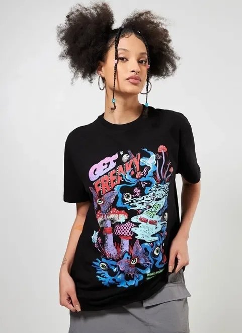 camiseta super oversized estampa neon camiseta super oversized estampa neon