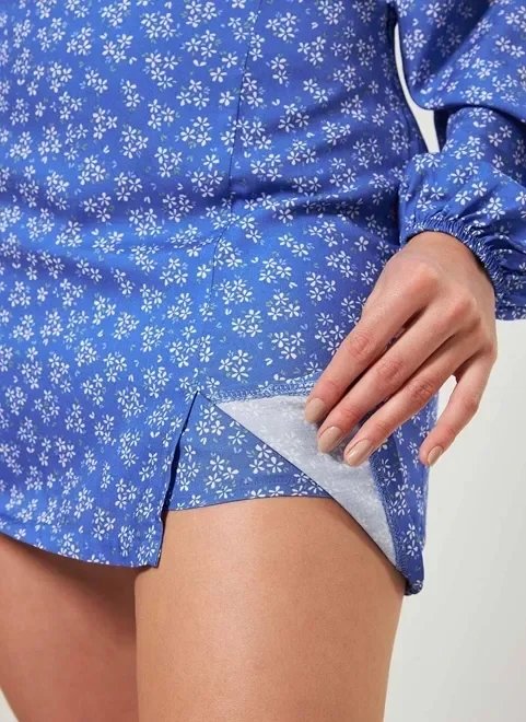 saia com short azul com florzinhas saia com short azul com florzinhas
