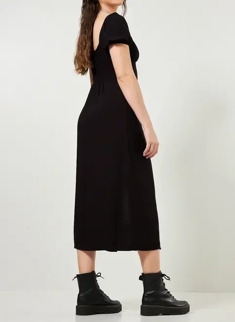 vestido midi romântico com fenda vestido midi romântico com fenda