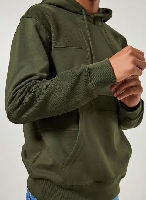 moletom canguru verde militar com recortes moletom canguru verde militar com recortes