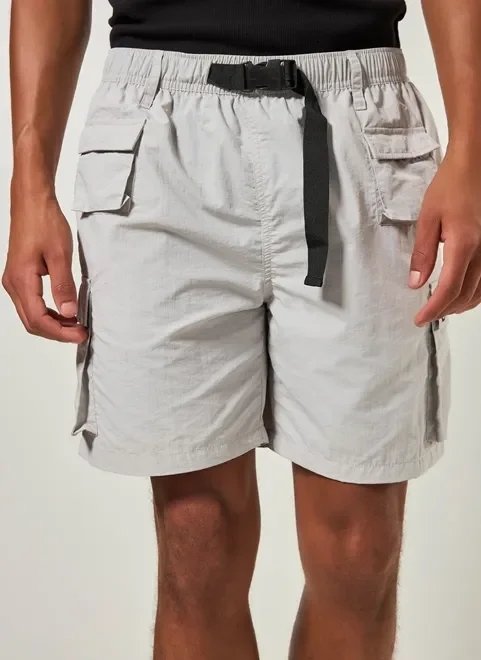 bermuda cargo em tecido cinza bermuda cargo em tecido cinza