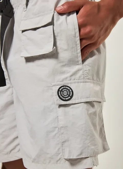 bermuda cargo em tecido cinza bermuda cargo em tecido cinza