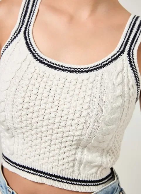 cropped em tricô branco com preto cropped em tricô branco com preto