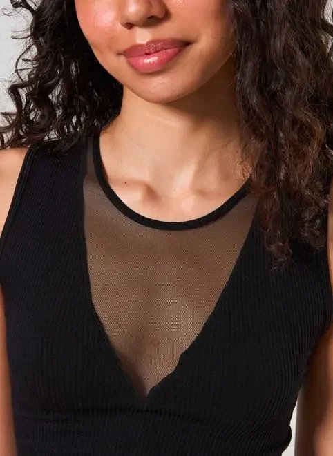 regata seamless preta com tule regata seamless preta com tule