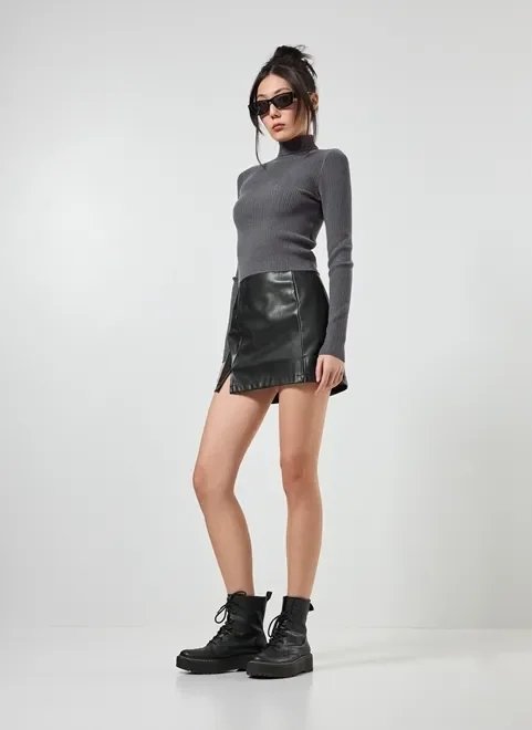 blusa de tricô com gola alta blusa de tricô com gola alta