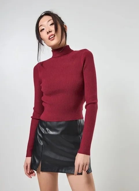 blusa de tricô com gola alta blusa de tricô com gola alta