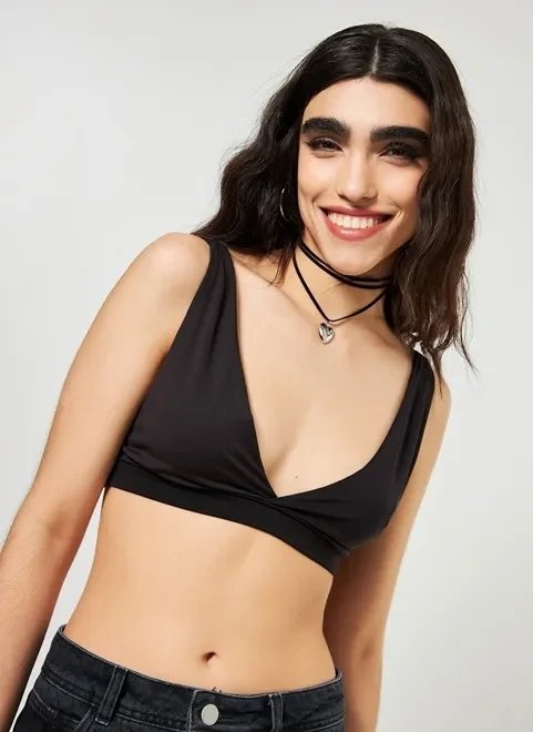 top decote v preto top decote v preto