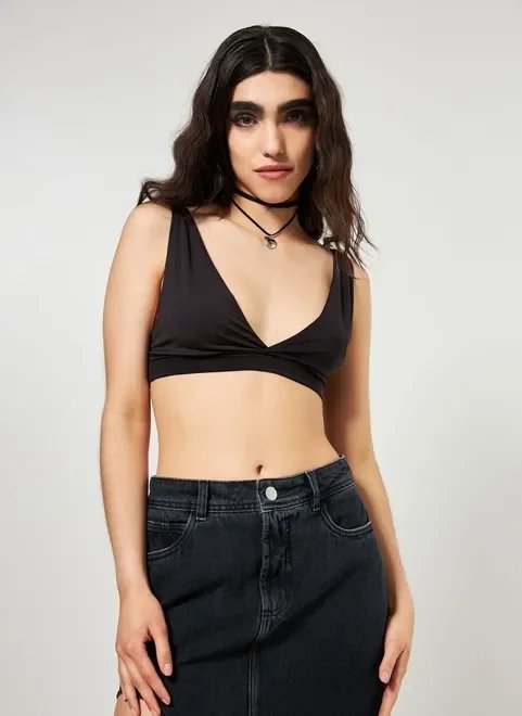 top decote v preto top decote v preto