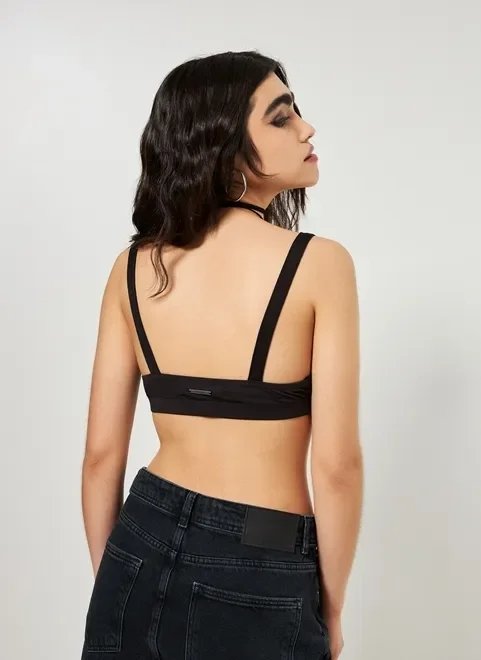 top decote v preto top decote v preto