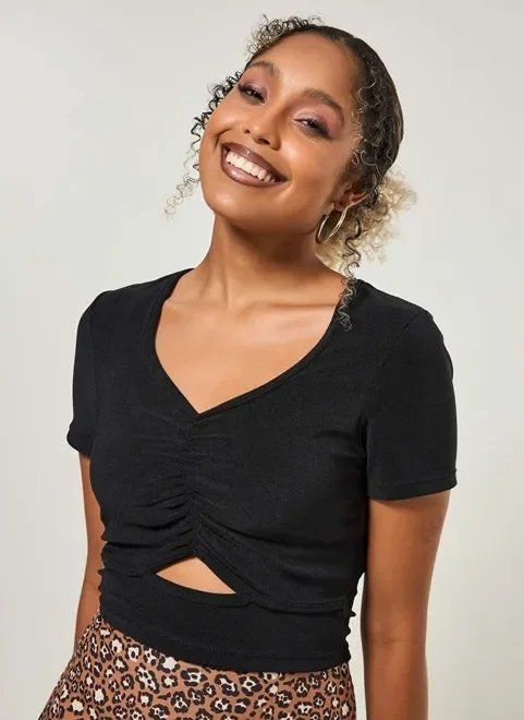 blusa cropped preta com abertura blusa cropped preta com abertura