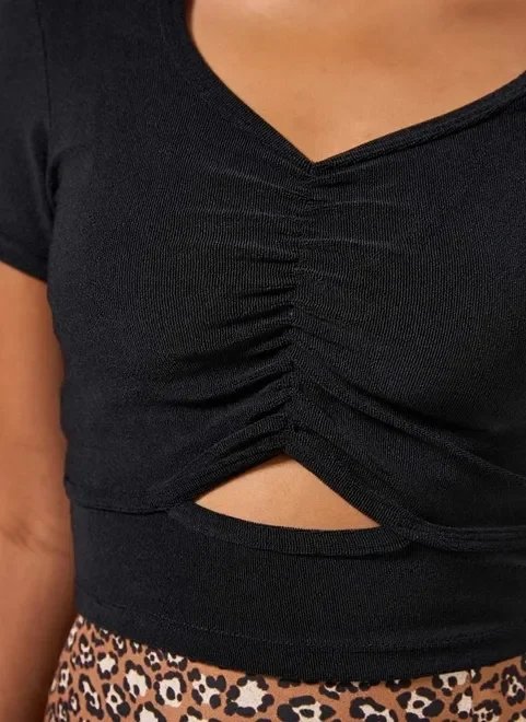 blusa cropped preta com abertura blusa cropped preta com abertura