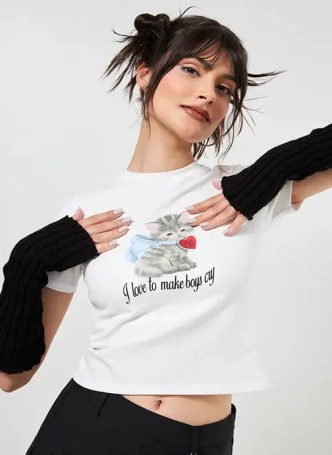 blusa branca nostálgica com gatinho blusa branca nostálgica com gatinho