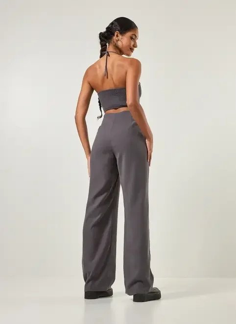 macacão com amarração no pescoço macacão com amarração no pescoço