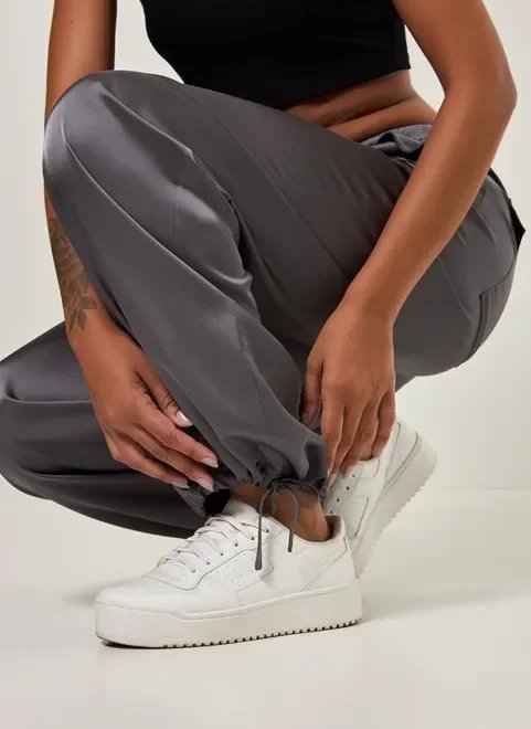 calça parachute em cetim calça parachute em cetim