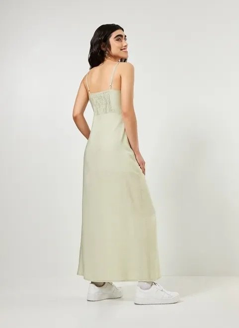 vestido verde seco com fenda vestido verde seco com fenda