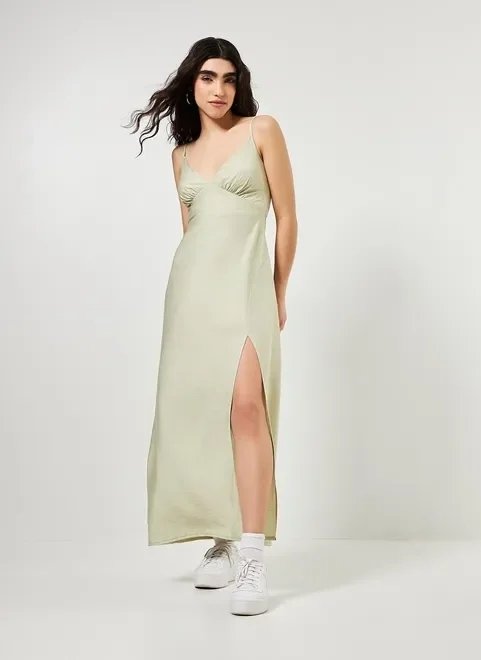 vestido verde seco com fenda vestido verde seco com fenda