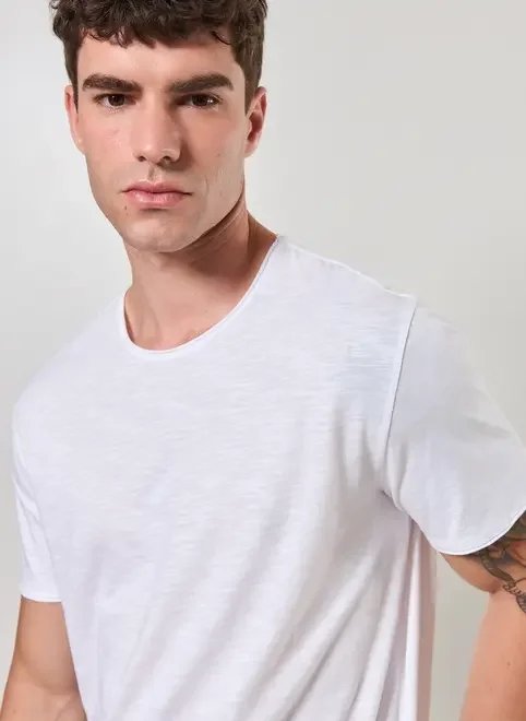 camiseta básica em malha leve camiseta básica em malha leve