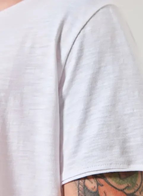 camiseta básica em malha leve camiseta básica em malha leve