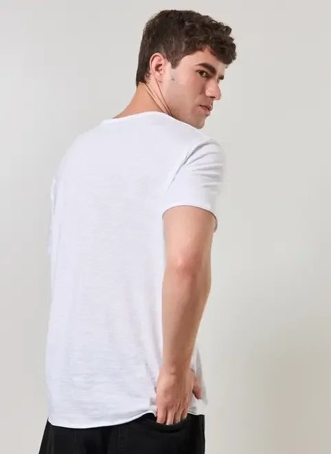 camiseta básica em malha leve camiseta básica em malha leve