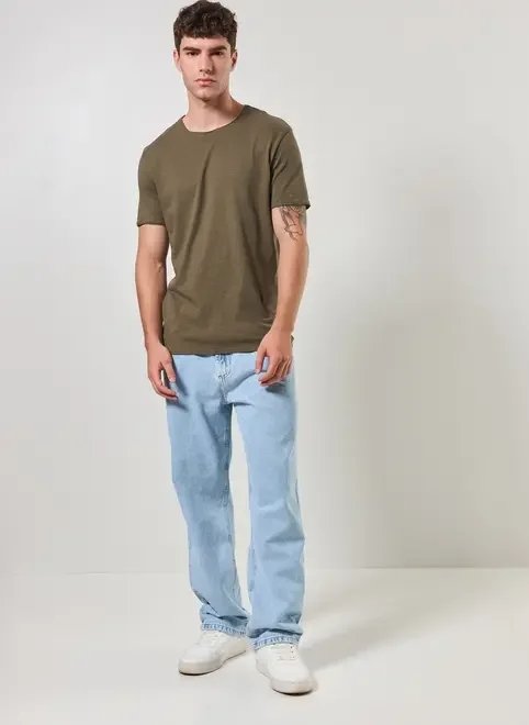 camiseta básica em malha leve camiseta básica em malha leve