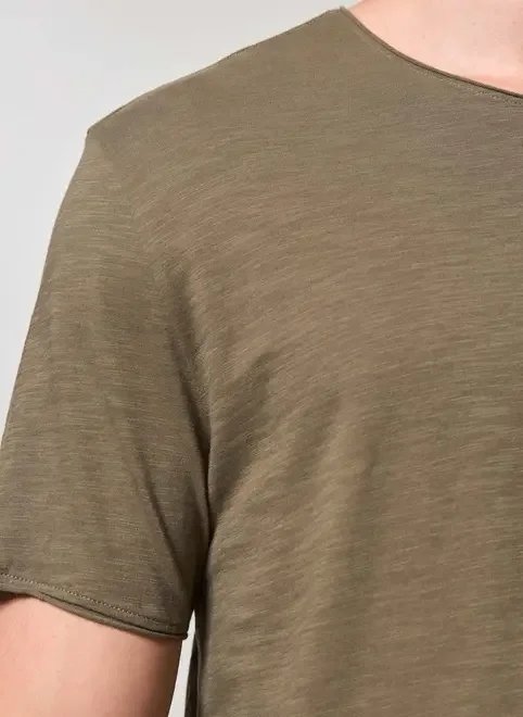 camiseta básica em malha leve camiseta básica em malha leve